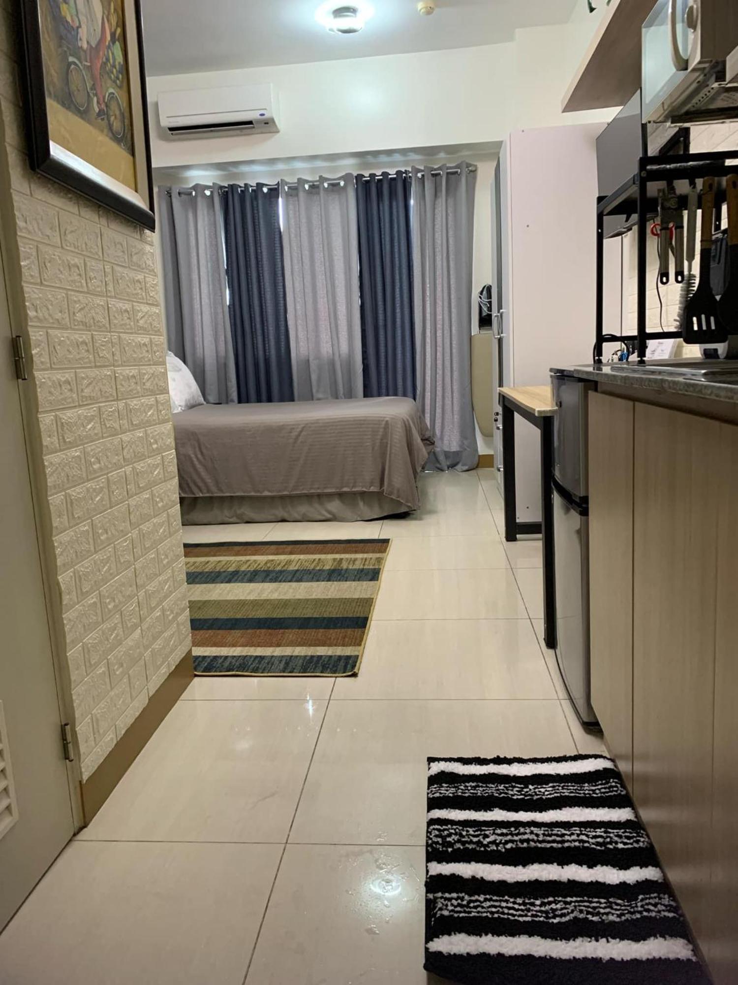 Comfy Unit With Wi-fi, Pinas City, Parking Rent Optional